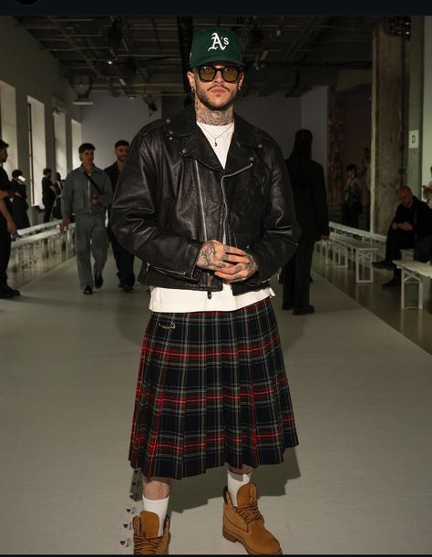 Suit With Skirt Men, Maxi Skirt Men, Masculine Skirt Outfit, Long Skirt Men, Man In Skirt Aesthetic, Masc Skirt Outfit, Aesthetic Grunge Outfits Men, Kilt Outfit Men, Male Skirt