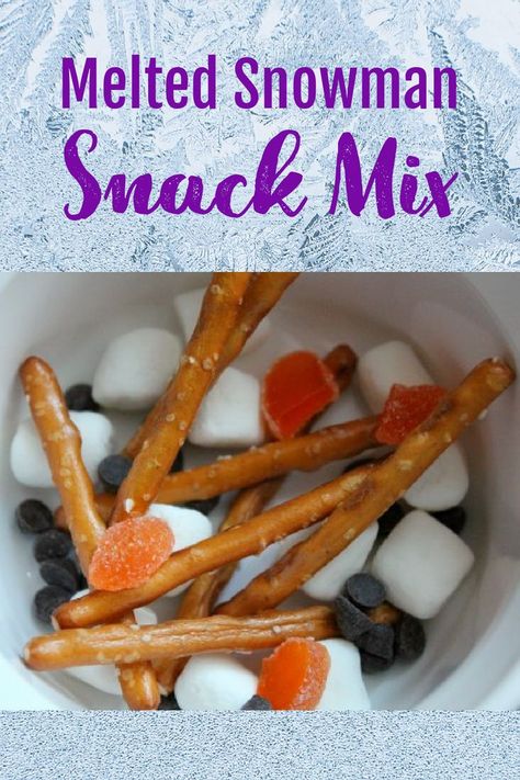 A fun treat for kids to enjoy in the winter! #frozen #snackmix #frozencrafts #snowmantheme #wintersnack #funforkids #frozenmovie Snowman Snack, Favorite Christmas Desserts, Kids Party Snacks, Frozen Crafts, Winter Snack, Melted Snowman, Winter Cooking, Snacks For Kids, Winter Treats