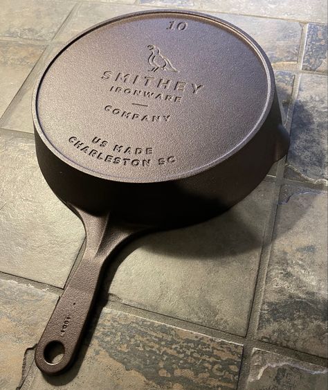 Smithey Ironware, Cookware Design, Kitchen Devices, Pattern Weights, Unique Gadgets, Kitchen Ware, Kitchen Cookware, Health Coach, Cast Iron