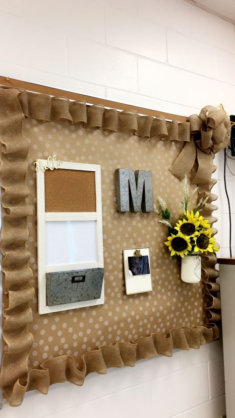 Bulletin Board Ideas Burlap, Decorating Bulletin Boards For Office, Cork Board Decorating Ideas Classroom, Professional Bulletin Boards Offices, Burlap Boards Bulletin, Staff Room Board Ideas, Small Teacher Bulletin Boards, Bulletin Board Edge Ideas, Bulletin Board Ideas Minimalist