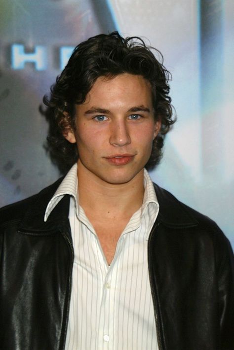 Jonathan Taylor Thomas 💚 Devon Sawa, Jonathan Taylor Thomas, Jonathan Taylor, Boy Cuts, Joe Manganiello, Winter Party, Fictional Crushes, Attractive People, Tv Stars