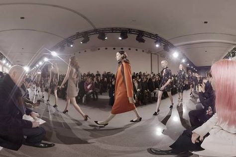 Virtual Reality: All Access at a New York Fashion Week Show Virtual Fashion Show, Casting Models, Digital Fashion, Virtual Reality Headset, Lakme Fashion Week, Fashion Show Images, Virtual Fashion, Living In New York, Future Fashion