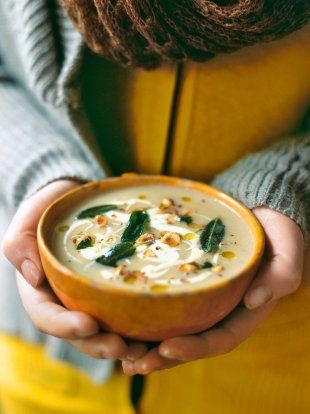 Celeriac And Apple Soup, Apple Soup Recipes, Celeriac Soup, Apples Recipes, Soup Vegetable, Winter Soup Recipe, Apple Soup, Magazine Recipes, Slow Cooked Meals