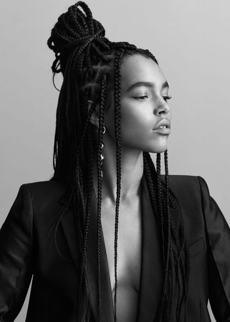 Ruby Campbell, Hairstyles Glasses, Lara Jade, Women's Hairstyles, Glasses Women, Foto Poses, Long Braids, Box Braids Hairstyles, American Beauty