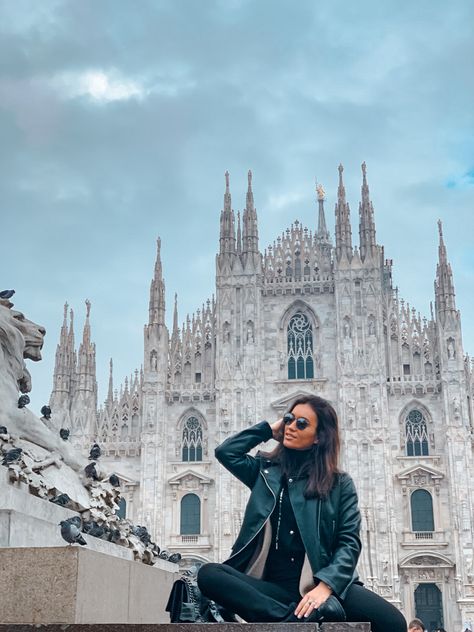 Milan Poses Photo Ideas, Milan Travel Outfits, Milan Pose Ideas, Milano Photography Ideas, Milano Outfit Spring, Milan Picture Ideas, Milano Photo Ideas, Milan Photos, Milano Outfit