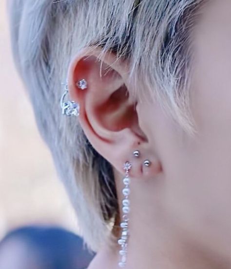 Cool Ear Piercings, Face Piercings, Kim Hongjoong, Ear Piercing, Earings Piercings, Ear Piercings, Fangirl, Ear Cuff, Diamond Earrings