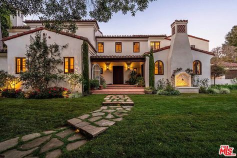 Spanish Hacienda, Viking Appliances, Equestrian Estate, Wood Beam Ceiling, Casas Coloniales, Spanish Style Homes, Wooden Gates, Spanish House, Los Angeles Homes