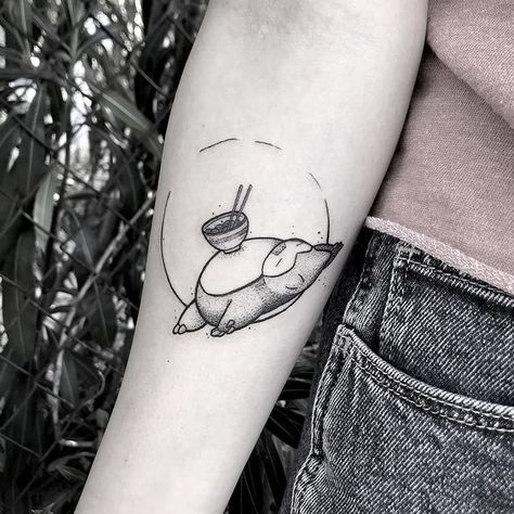 💤 Sleepy Snorlax tattoo by @danaexlynn for today's penultimate #pokemonday post! Thanks Danae! Small Snorlax Tattoo, Snorlax Tattoo, Bean Tattoo, Yugioh Tattoo, Tatuaje Studio Ghibli, Pixel Tattoo, Snorlax Pokemon, Pokemon Tattoos, Pikachu Tattoo