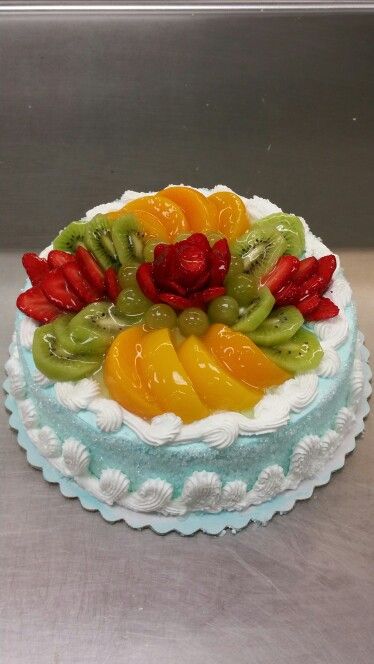 Cake Fruit Design, Mixed Fruit Cake Design, Fruit Cake Decoration Ideas, Cake Decorated With Fruit, Festive Bread, Fruit Birthday Cake, Fruit Cake Design, Fresh Fruit Cake, Fruity Cake