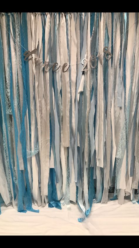 Winter Wonderland Dance, School Dance Decorations, Backdrop Winter Wonderland, School Dance Ideas, Winter Wonderland Decorations, Carnival Decorations, Dance Decorations, Winter Dance, Frozen Christmas