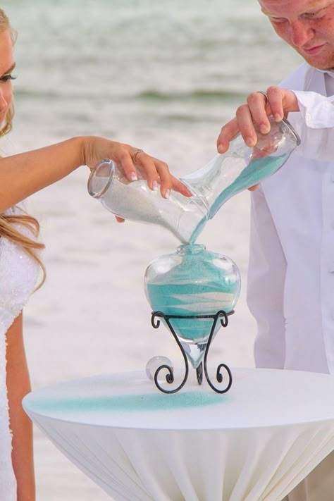 Wedding Reception Beach Theme, Beach Bride Jewelry, Spring Beach Wedding Ideas, Beach Theme Wedding Centerpieces, Beach Wedding Ideas Decorations, Ocean Wedding Ideas, Wedding Beach Decor, Beach Wedding Theme Ideas, Wedding Beach Ideas