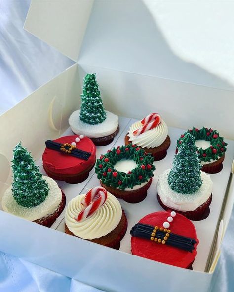 Wilton Tips, Christmas Cupcake, Wilton Cakes, Cake Trends, Baking Blog, Buzzfeed Food, Poke Cake, Christmas Cupcakes, Vintage Cake