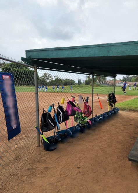 Team mom tips on setting up and organizing your dugout. Dugout Ideas, Team Mom Tball Ideas, T Ball Dugout Organization, Baseball Team Mom, Tball Snack Ideas Team Mom, Dugout Mom Ideas, Softball Dugout Organization, Tball Dugout Organization, Dugout Buckets