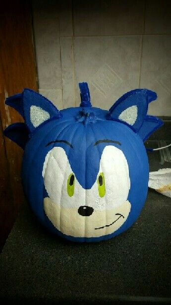 Sonic the Hedgehog Pumpkin Sonic The Hedgehog Pumpkin, Hedgehog Pumpkin, Disney Pumpkin Painting, Book Character Pumpkins, Pumkin Decoration, Halloween Pumpkin Crafts, Creative Pumpkin Painting, Character Pumpkins, Pumpkin Decorating Contest