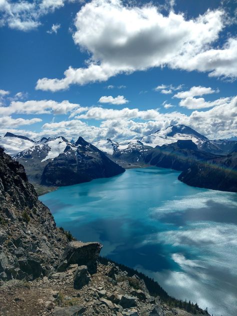 Panorama Ridge, Garibaldi Lake, British Columbia [OC] NeoShockWave ... Panorama Ridge, Landscape Concept, Mountain Lake, Nature Images, Nature Landscape, Science And Nature, Nature Photos, British Columbia, Beautiful World