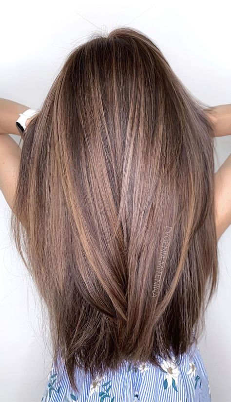 Teasy Lights Brunette Straight Hair, Medium Brown With Light Brown Highlights, Expensive Brown Balayage, Salted Caramel Hair Balayage, Light Brown Hair No Blonde, Partial Honey Highlights, Brown Hair With Simple Highlights, Balayage Hair Medium Brown, Brown Hair With Neutral Highlights