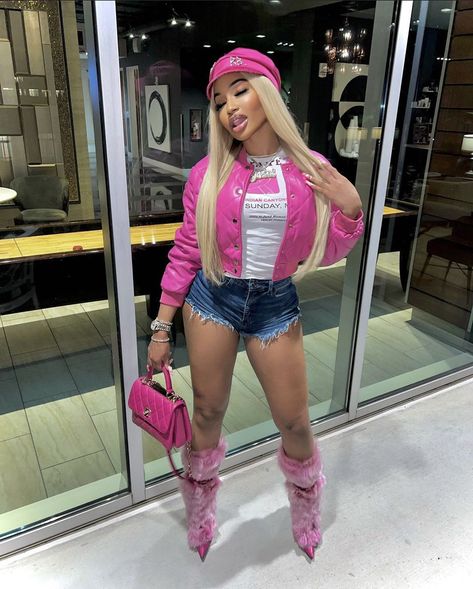 Plus Size Going Out Outfits, Nicki Minaj Concert, Nicki Minaj Outfits, Karin Jinsui, Nicki Minaj Pink Friday, Bratz Inspired Outfits, Friday Outfit, Cute Birthday Outfits, Pink Friday