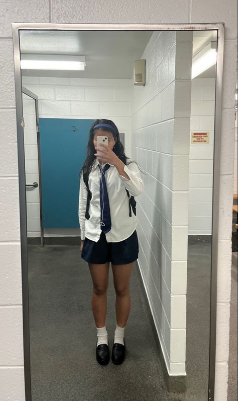 Private School Aesthetic Girl Outfit, Cute Uniform Aesthetic, Cute Highschool Uniforms, Girl Uniform Outfits Private School, Uniform Accessories School, Styling Uniforms Ideas, School Woman Aesthetic, School Asthetics Uniform, Preppy Uniform Aesthetic