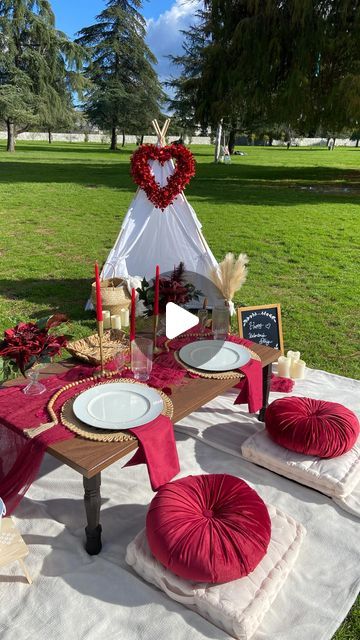 River Rosa Rentals on Instagram: "Romantic Picnic Set-Up for Your Next Date Night or Proposal! Make your next Valentine’s Day extra special with our first picnic set-up! We also offer a proposal set-up that will guarantee an unforgettable experience. Contact us to check availability and receive a quote. ♥️🌹 #rivereosarentals #luxurypicnic #datenight #losangeles #GodisGood" Date Table Set Up, Proposal Picnic Ideas, Romantic Picnic Food Ideas For Two, Proposal Picnic Set Up, Inside Picnic Ideas Romantic, Picnic Set Up, Romantic Picnic Ideas, Picnic Ideas For Couples, Valentine Picnic