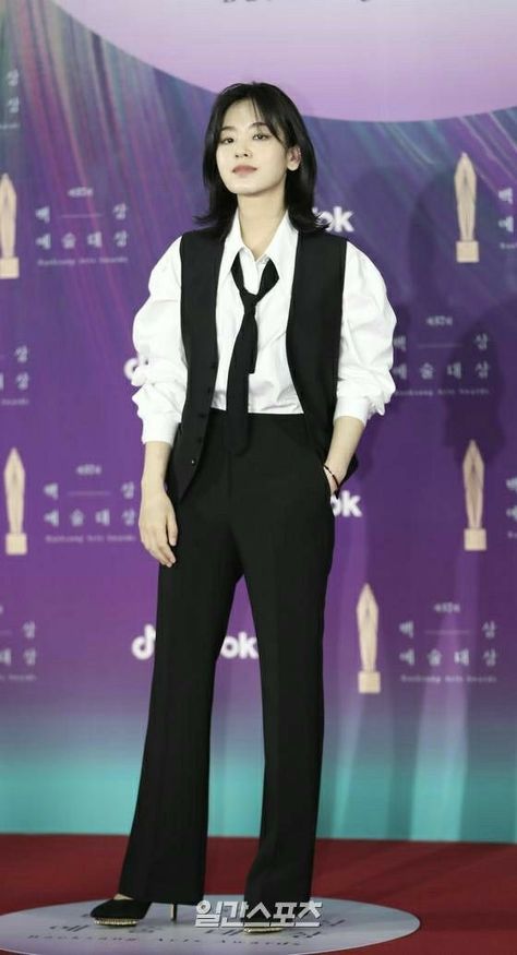 Tomboy Dresses Prom, Asian Women In Suits, Kpop Women In Suits, Prom Outfits For Tomboys, Tomboy Prom, Women In Suits Tomboys, Lee Jooyoung, Tomboy Girls