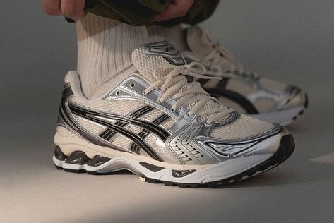 The ASICS GEL-Kayano 14 tears into 2023 with new lifestyle-ready makeups that likely would’ve been performance colours during its 2008 debut run. College Wardrobe, Asics Gel Kayano, Gel Kayano, Asics Sneakers, Best Shoes For Men, Asics Men, Dad Shoes, Volleyball Shoes, Styling Gel