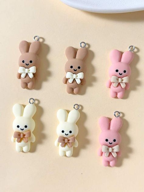 Clay Keychain Diy Cute, Cute Clay Keychain Ideas, Keychain From Clay, Clay Art Keychain, Soft Clay Ideas, Keychain With Clay, Soft Clay Art, Polymer Accessories, Clay Keychain Ideas