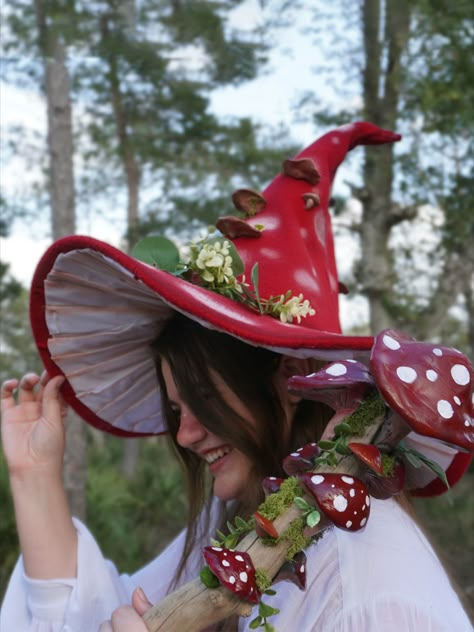 Mushroom Witch Hat, Diy Witch Hat, Witch Costume Diy, Mushroom Witch, Mushroom Outfit, Fabric Mushroom, Mushroom Costume, Diy Witch, Ren Faire Outfits