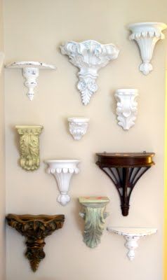 beautiful wall brackets (Home Goods has these all the time-L) Penthouse Decor, Orchard Design, Altar Design, Creative Wall Decor, Casa Country, Mediterranean Home Decor, Tuscan Decorating, Plate Decor, Vintage Room