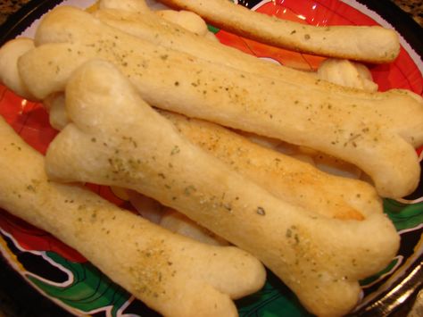 Halloween Bone Bread Sticks. (1) From: A Bear In The Kitchen, please visit Bone Breadsticks, Nail Ghost, Ghost Marshmallows, Breadsticks Easy, Severed Finger, Homemade Bread Dough, Bread Stick, Green Jello, Fun Magazine