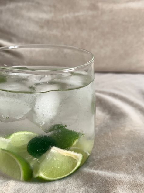 #aesthetic #drink #lime #refreshing #fresh #recipe #recipeoftheday #drinking #itgirl #wellness #health Refreshing Drinks Aesthetic, Water With Lime, Fresh Recipe, Clean Drink, Aesthetic Drink, Lime Drinks, Drink Aesthetic, Fresh Drinks, Fancy Drinks