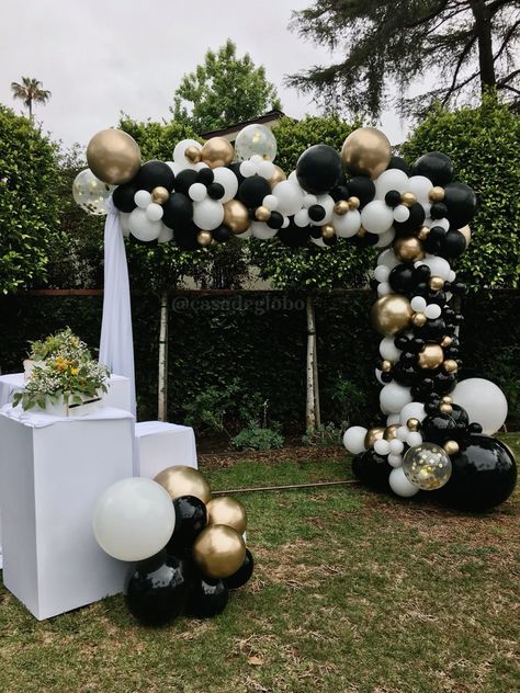 black and white balloon backdrop for birthday or wedding White Balloon Backdrop, Backdrop Aesthetic, Balloon Birthday Decorations, Big Jam, Balloon Birthday, Balloon Backdrop, White Balloons, Balloon Garland, Birthday Balloons