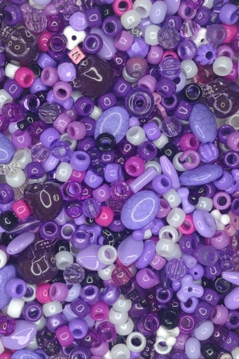 Kandi Stimboard, Purple Scenecore, Scenecore Purple, Scenecore Kandi, Scenecore Aesthetic, Dark Purple Stimboard, Scene Kandi Singles, Raspberry Hair, Diy Kandi