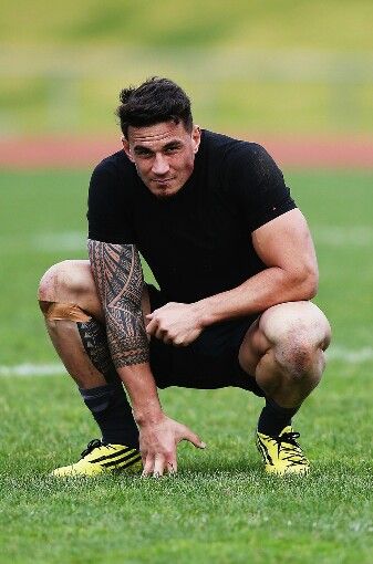 All blaCks Sonny Bill Williams, 남성 근육, Hot Rugby Players, Rugby Boys, New Zealand Rugby, Rugby Sport, Rugby Men, Rugby Player, Rugby Team