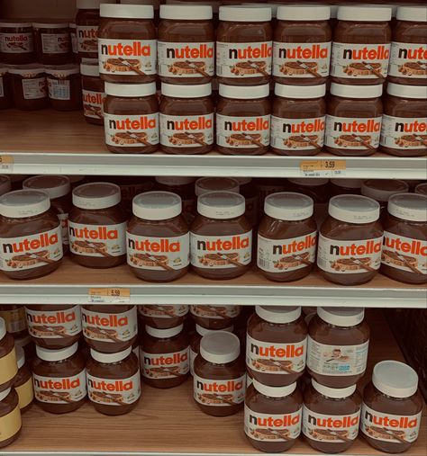 Aesthetic Nutella, Chocolat Aesthetic, Nutella Aesthetic, Packaging Snack, Sleepover Food, Chocolate Nutella, I Love Chocolate, Cute Desserts, Guilty Pleasure