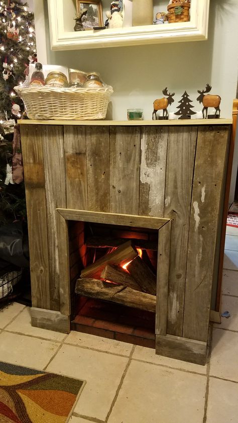 Inspired by other pins I made this from pallet boards. Bought fire flicker light on eBay for $9. Wish I could upload the video. Fake Fireplace Ideas, Pallet Fireplace, Rustic Farmhouse Fireplace, Primitive Fireplace, Fireplace Redo, Fake Fireplace, Cardboard Crafts Diy, Fireplace Cover, Living Room Decor Rustic