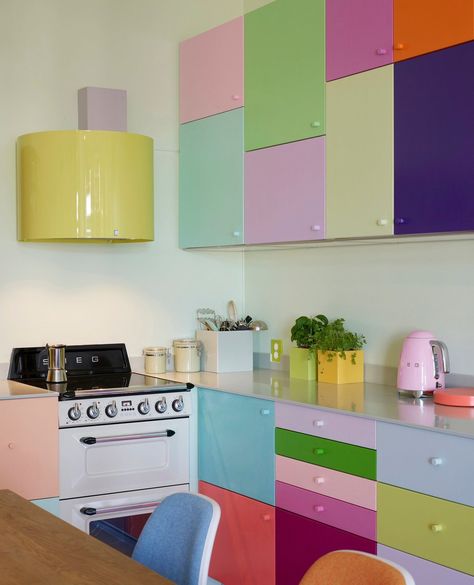 Colour Blocking Interior, Layout Kitchen, Makeover Kitchen, Cabinets Makeover, Wallpaper Kitchen, Budget Kitchen, Kitchen Aesthetic, Kitchen Organisation, Appliances Kitchen