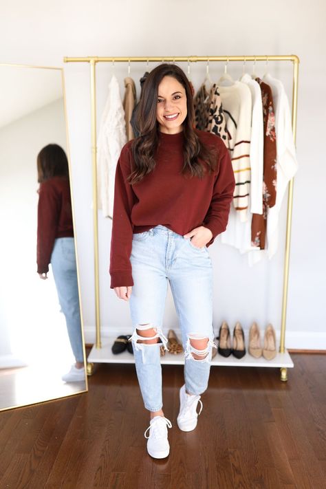 Casual mom jeans outfits for fall via pumps and push-ups blog | petite style blog | petite style Trendy Mom Outfits Fall, Mom Jeans Outfits, Best Mom Jeans, Mom Jeans Outfit Winter, Mom Outfits Fall, Trendy Mom Outfits, Mom Jeans Style, Jeans Outfit Winter, Jeans Outfit Fall