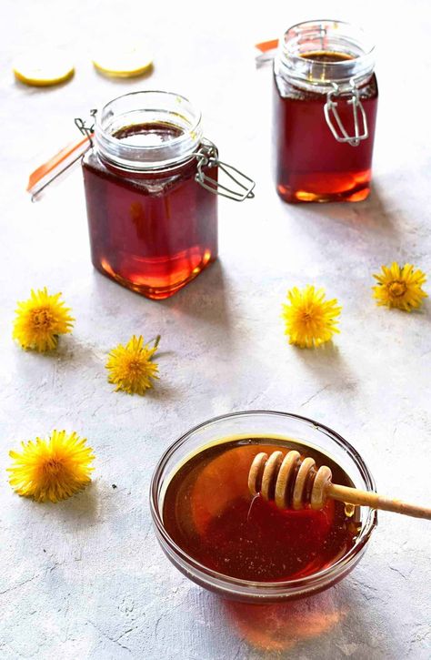 Dandelion Honey Recipe, Dandelion Honey, Sweet Deserts, Homemade Soda, Dandelion Jelly, Czech Recipes, Romanian Food, Vanilla Syrup, Dandelion Recipes