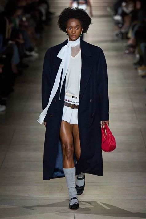 Vivienne Westwood Shop, Contrast Collar Shirt, Preppy Chic, Fashion Archive, Vogue Russia, Styling Inspiration, 가을 패션, Fashion Show Collection, Winter 2022