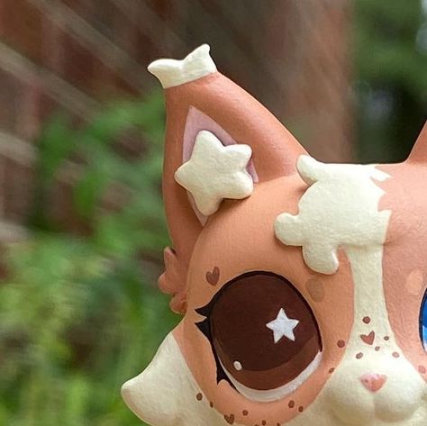 Wolfie on Instagram: "Custom commission for @sillyshinx 🧡 || This custom is of their OC Kit! Made with a wolf cat head and shorthair body! I absolutely love this custom so much and he has such a cute design. 🫶 #lps #littlestpetshop #lpscustom #lpsphotography #lpsphoto #littlestpetshopcustom #lpswolfcat #cute #art #lpscommission" Lps Wolf Cat, Cute Lps Customs, Lps Custom Ideas, Custom Lps Ideas, Lps Customs Ideas, Cottagecore Crafts, Wolf Cat, Lps Popular, Lps Cats