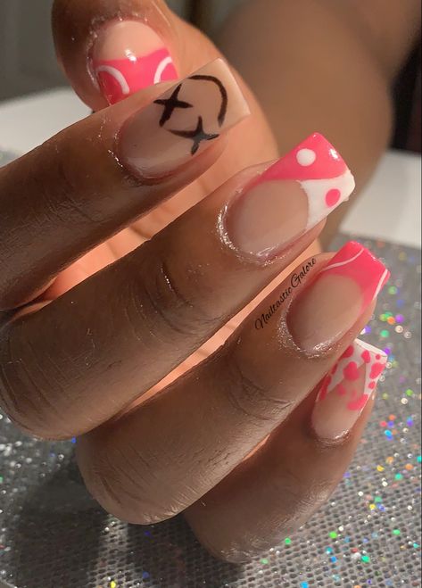 Smiley Nail Designs, Short Easy Nails, Nail Polish Ideas Easy, White Short Nails, Cow Nails, Nails For Kids, Trendy Nail Art, Pink Acrylics, Short Square Acrylic Nails