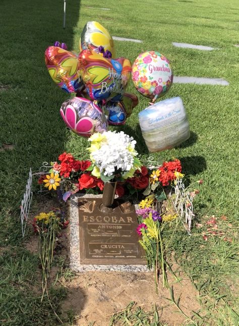 BIRTHDAY Headstones Decorations, Pretty Flowers Pictures, Gravesite Decorations, Angel Mom, Cemetery Decorations, Grave Decorations, Happy Birthday Dad, Cemetery Flowers, Diy Birthday Decorations