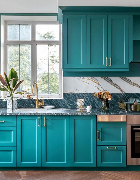 Teal and Marble Elegance Teal Cabinets Kitchen, Teal Farmhouse Kitchen, Turquoise Kitchen Ideas, Teal Kitchen Walls, Turquoise Kitchen Cabinets, Colorful Eclectic Kitchen, Kitchen Styling Countertops, Eclectic Kitchen Ideas, Teal Kitchen Cabinets