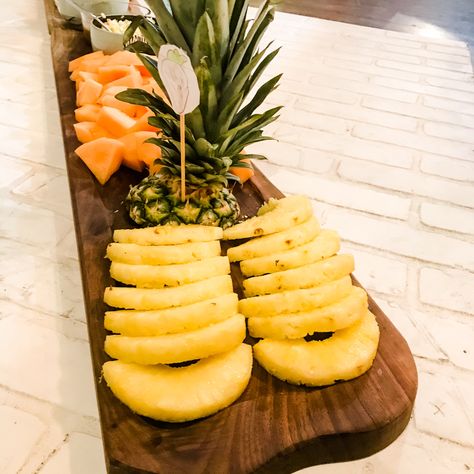 Pineapple to eat and decorate with. Pineapple Charcuterie Board, Pineapple Display, Pineapple Fruit Display, Pineapple Theme, Pineapple Fruit, Fruit Display, Pineapple Slices, Perfect Party, Charcuterie Board