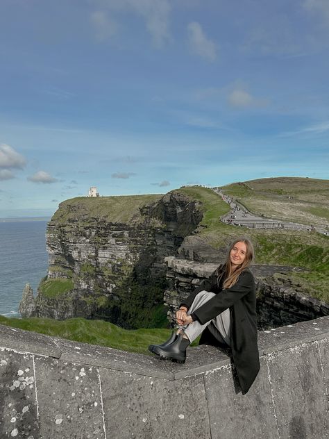 #studyabroad #countyclare #places #travel #ireland #traveldestinations #cliffsofmoher Cliffs Of Moher Aesthetic, Ireland Fashion Summer, Living In Ireland, Cliffs Of Moher Outfit, Ireland Photo Ideas, Ireland Outfits Summer, Ireland Aesthetic Outfits, Dublin Ireland Fashion, European Photos