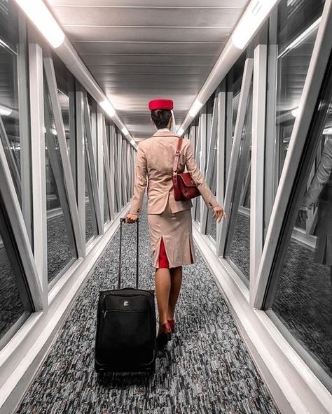 Emrites Cabin Crew, Flight Attendant Emirates, Cabin Crew Aesthetic, Emirates Aesthetic, Fly Attendant, Airport Dubai, Emirates Airline Cabin Crew, Changing Lifestyle, Become A Flight Attendant