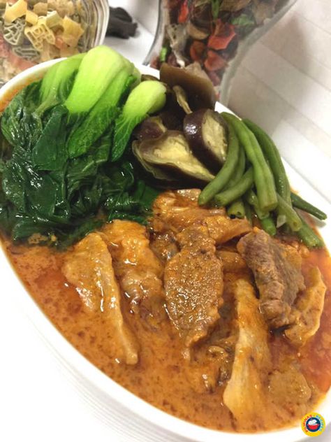 Kare Kare Recipe Philippines, Beef Kare Kare Recipe, Philippines Food Recipes, Beef Kare Kare, Kaldereta Recipe, Chaotic Kitchen, Pinakbet Recipe, Filipino Meals, Pilipino Recipe