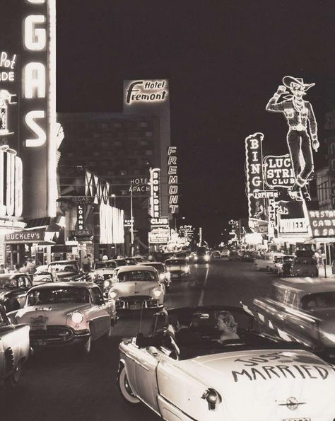 Vegas Aesthetic, Downtown Las Vegas, Days Gone, Sin City, Vintage Photos, The Bride, Slots, Las Vegas, Indonesia