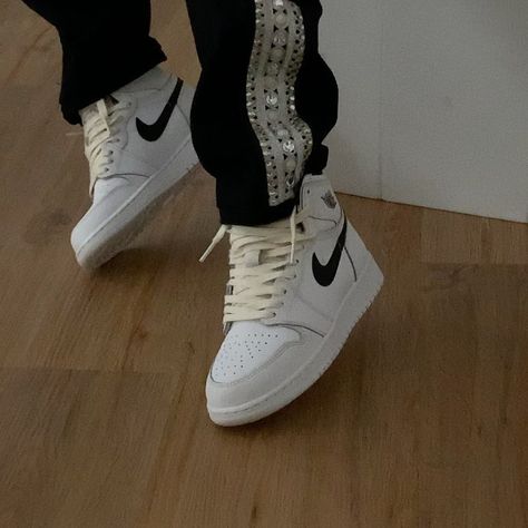 Kim Duong |Germany-Stuttgart 🪐 on Instagram: “🥵” Shoes Sneakers Jordans, Nike Air Shoes, Fresh Shoes, Hype Shoes, Aesthetic Shoes, Shoe Inspo, Cool Shoes, Swag Shoes, Jordan 1 High