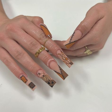 Fall Nail Inspo Acrylic Long, Brown Fall Halloween Nails, Fall Nail Art Long Nails, November Long Nails, Long Acrylic Nails Thanksgiving, Halloween Nails Brown, Fall Long Nails Ideas, Fall Leaf Design Nails, Fall Stiletto Nails Design Brown